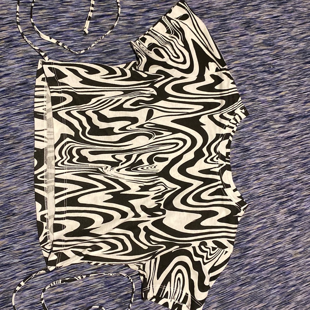 Black and white crop top, size xs, brand Cuidado con el perro